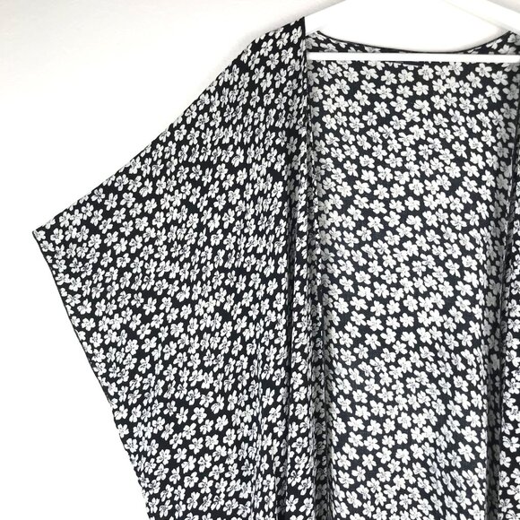Brandy Melville Navy & White Floral Kimono One Size - Picture 3 of 8